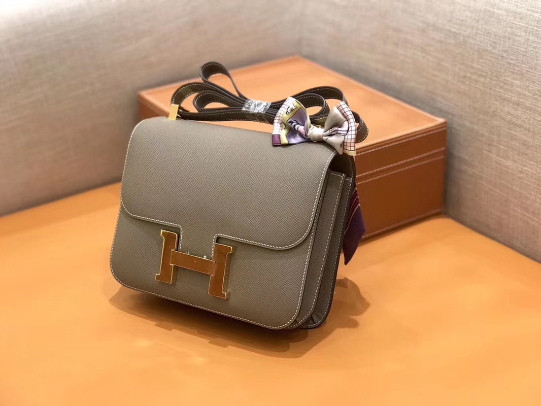 Hermès（爱马仕）Constance 空姐包 巴黎灰 掌纹牛皮 全手工缝制 金扣 18cm 现货