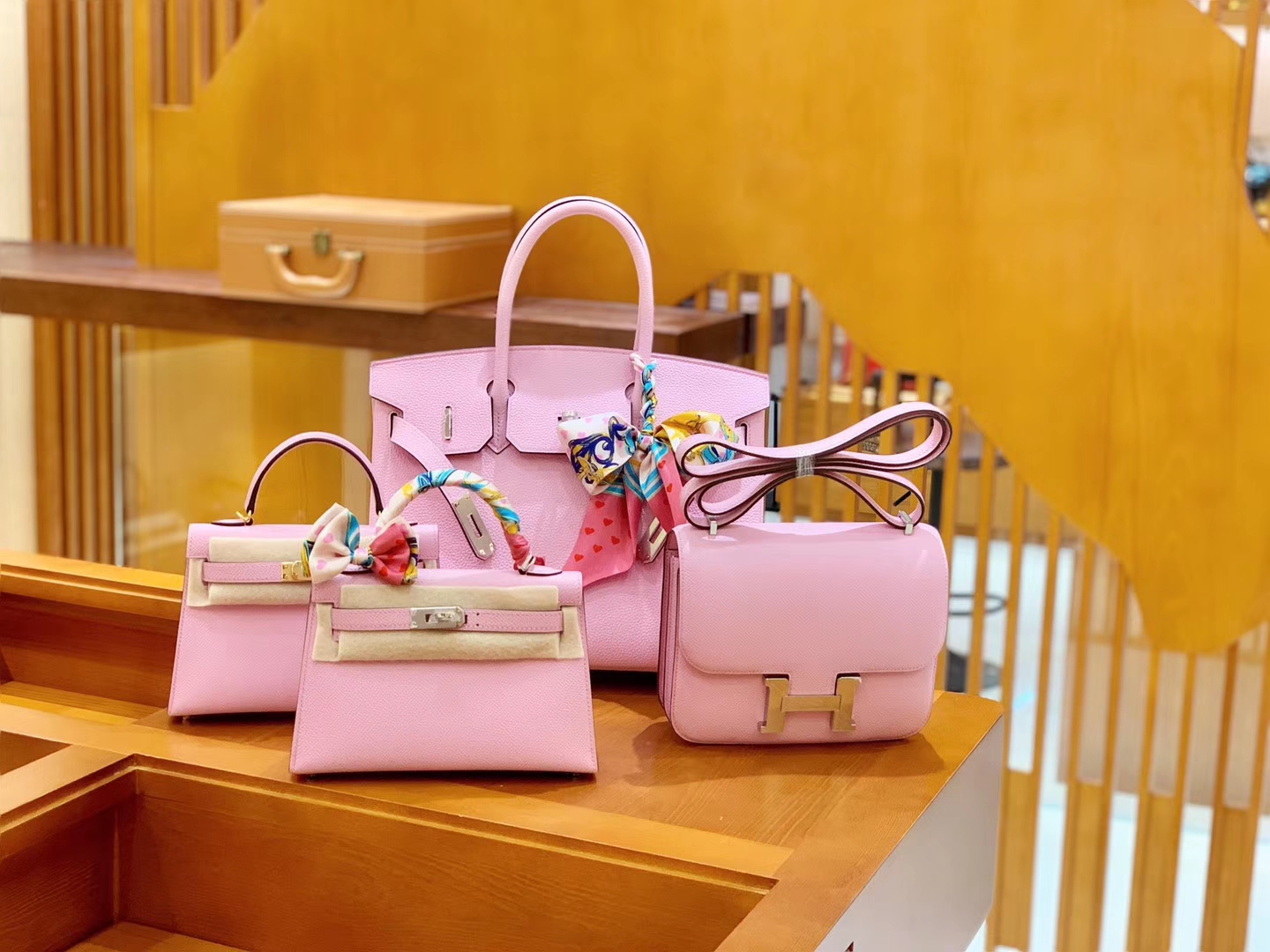Hermès（爱马仕）Constance 空姐包 奶昔粉 掌纹牛皮 全手工缝制 银扣 18cm 现货