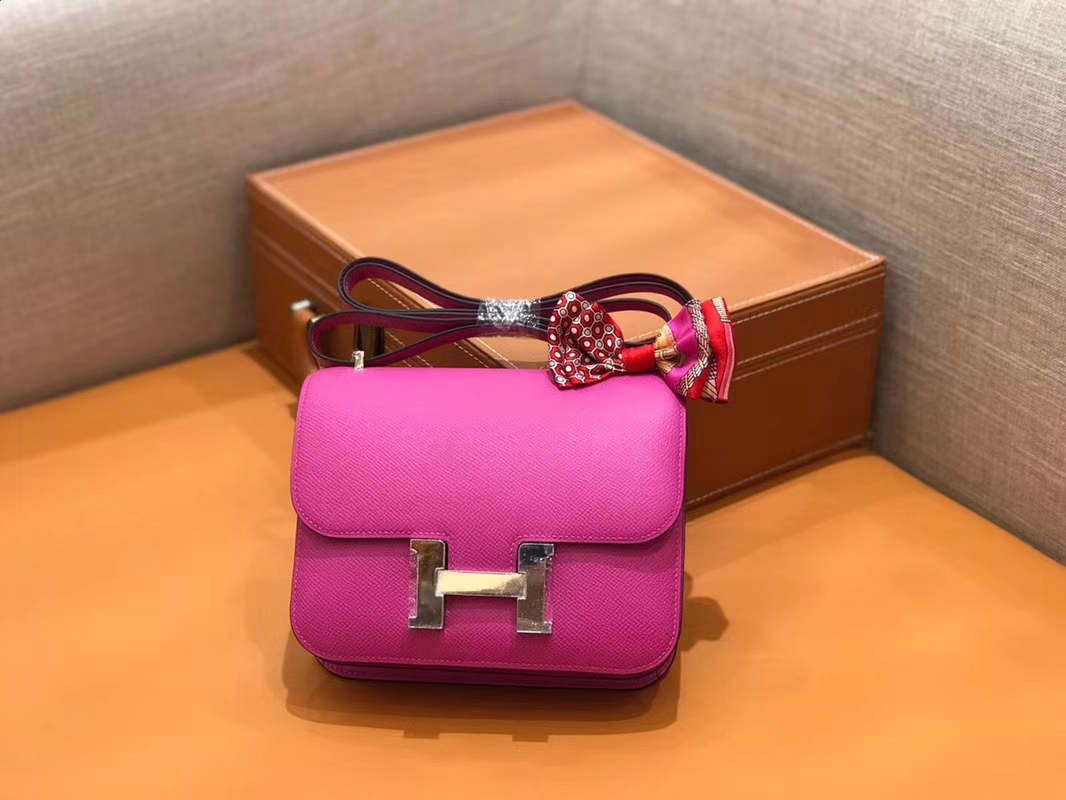 Hermès（爱马仕）Constance 空姐包 极致粉 掌纹牛皮 全手工缝制 银扣 18cm 现货
