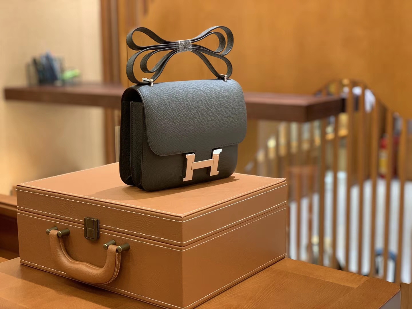 Hermès（爱马仕）Constance 空姐包 锡器灰 掌纹牛皮 全手工缝制 银扣 18cm 现货