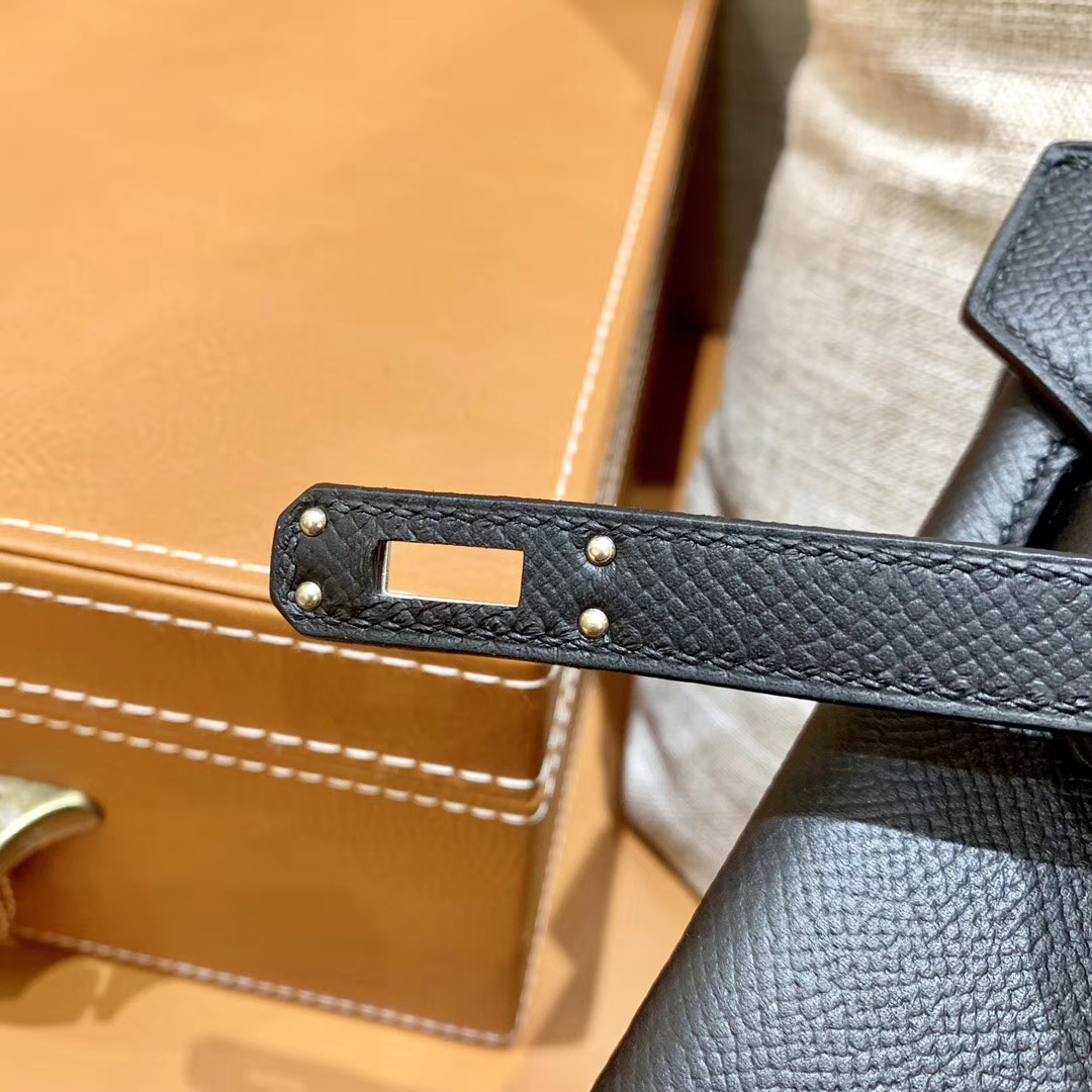 Hermès（爱马仕）Birkin 铂金包 黑色 掌纹牛皮 金扣 30cm 高订版本