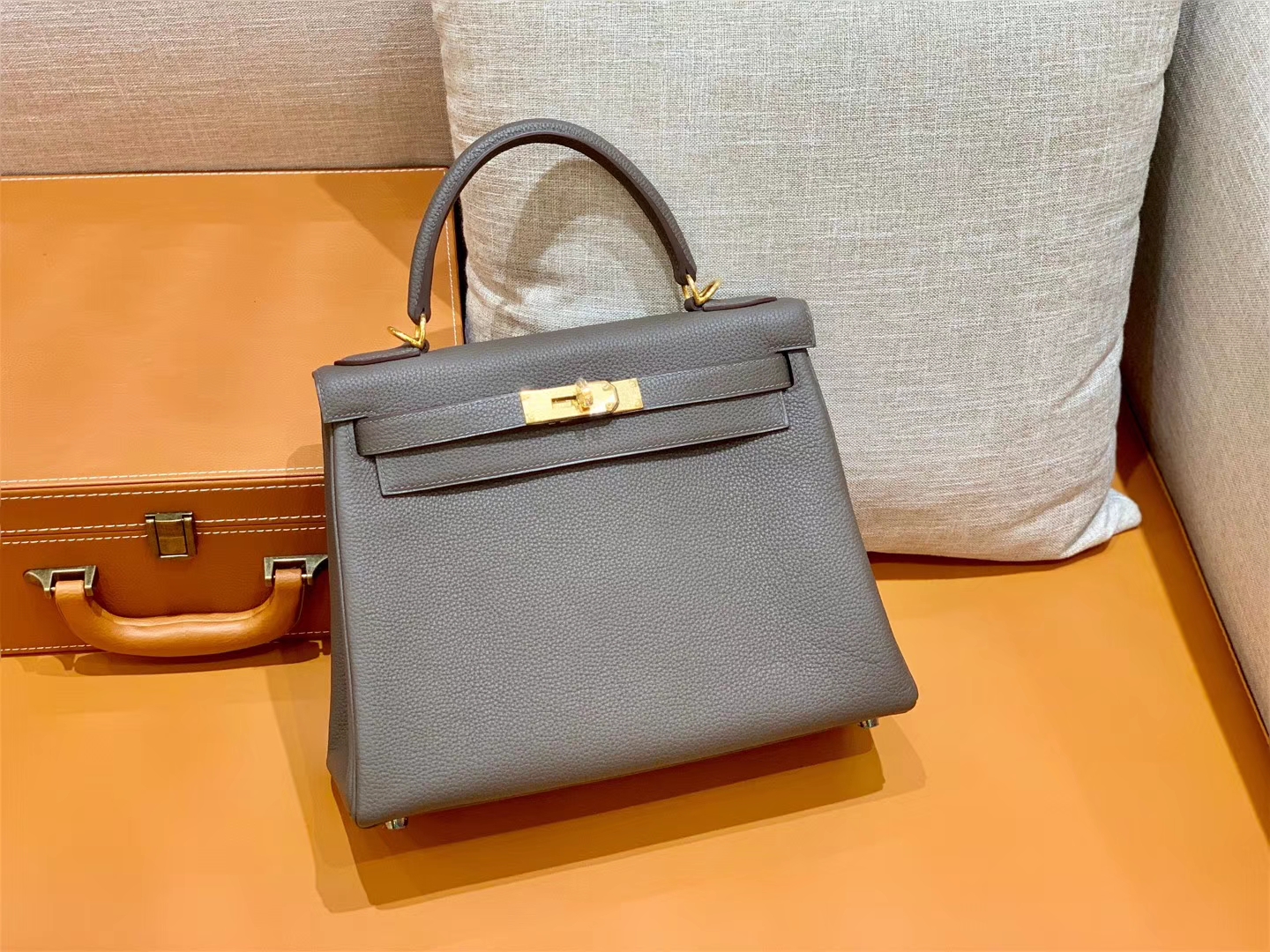 Hermès（爱马仕）Kelly 凯莉包 锡器灰 小牛皮 28cm