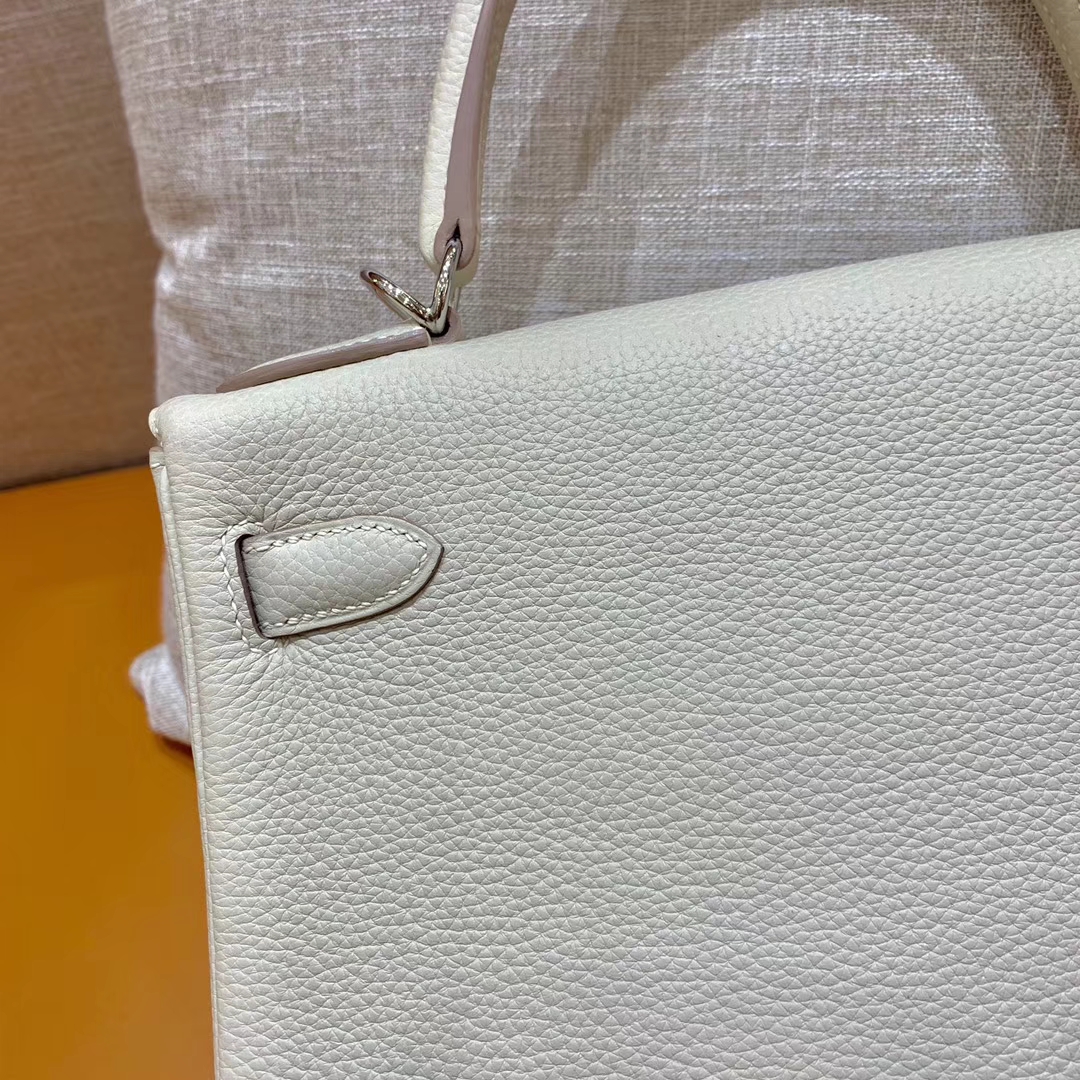 Hermès（爱马仕）Kelly 凯莉包 奶昔白 小牛皮 银扣 28cm