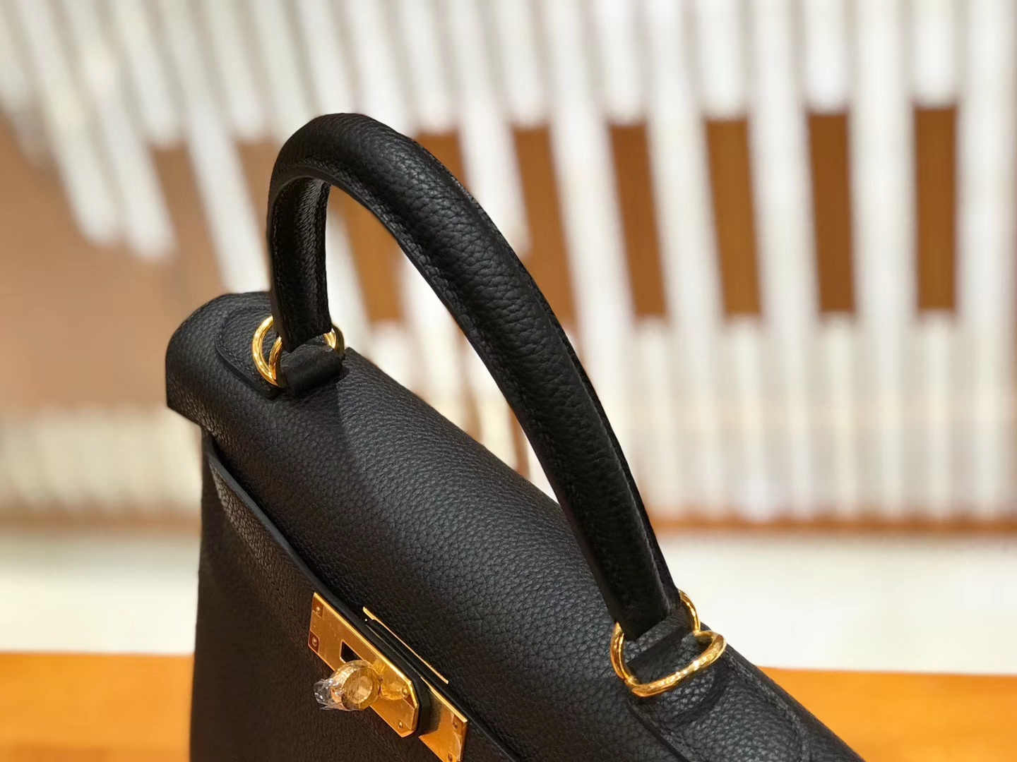 Hermès（爱马仕）Kelly 28cm togo 牛皮 经典黑 金扣 全手工缝制 现货