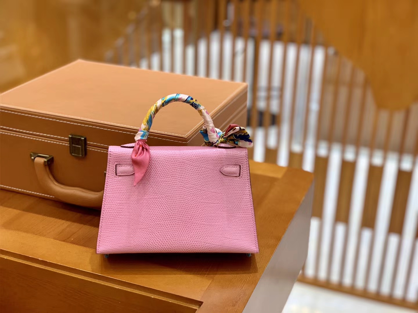Hermès（爱马仕）迷你2代 19cm 樱花粉 金扣 南非野生蜥蜴皮  全手工缝制