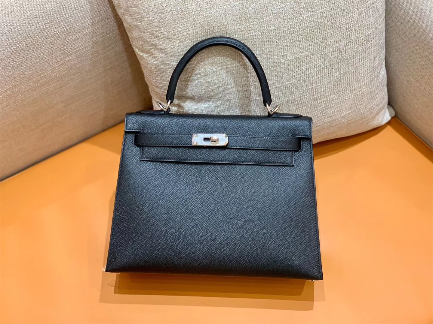 Hermès（爱马仕）Kelly 凯莉包 掌纹牛皮 经典黑 银扣 28cm 全手工 现货