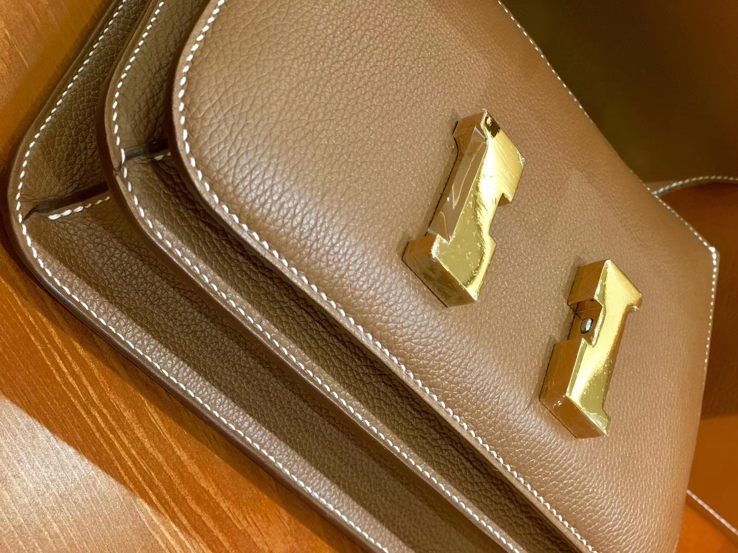 Hermès（爱马仕）Constance 18cm swift 牛皮 金棕色 金扣 全手工缝制 现货
