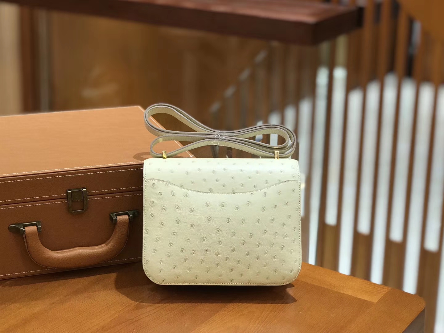 Hermès（爱马仕）Constance 18cm 鸵鸟皮 奶昔白 金扣 全手工缝制 现货