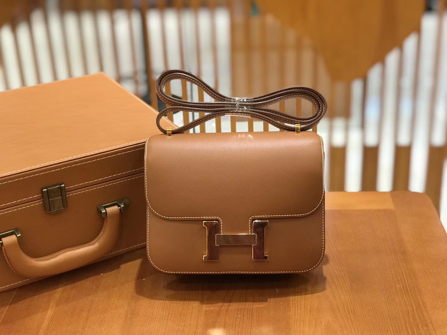 Hermès（爱马仕）Constance 18cm swift 牛皮 金棕色 金扣 全手工缝制 现货