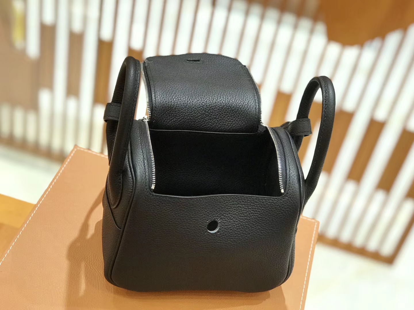 Hermès（爱马仕）Lindy 18cm 经典黑 全手工缝制 小琳迪