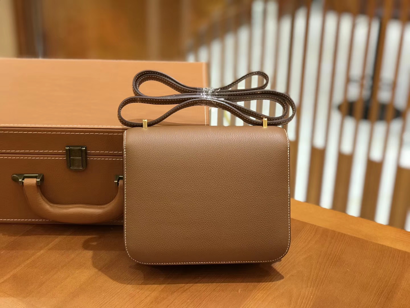 Hermès（爱马仕）Constance 18cm swift 牛皮 金棕色 金扣 全手工缝制 现货