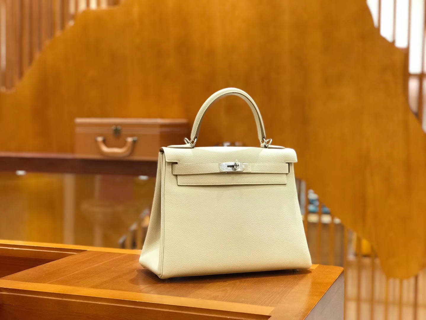 Hermès（爱马仕）Kelly 28cm togo 牛皮 奶昔白 银扣 全手工缝制 现货