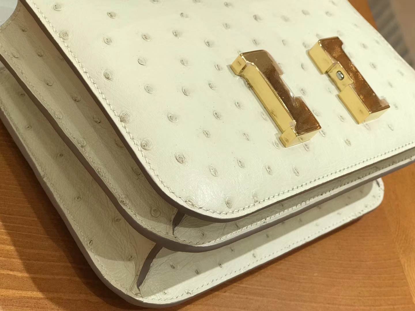 Hermès（爱马仕）Constance 18cm 鸵鸟皮 奶昔白 金扣 全手工缝制 现货
