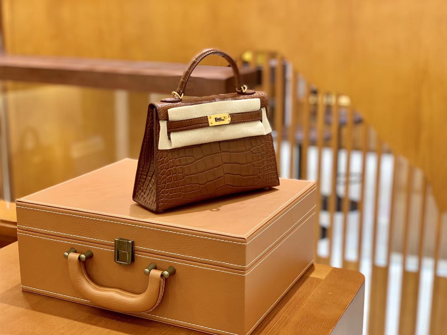 Hermès（爱马仕）迷你2代 19cm 蜜糖棕 金扣 美洲雾面 鳄鱼皮 全手工缝制