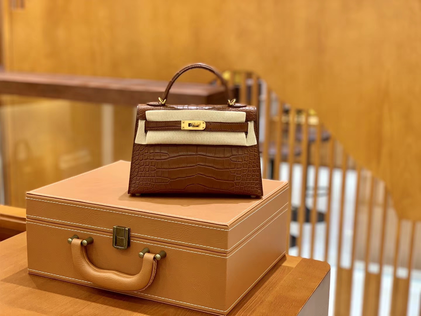 Hermès（爱马仕）迷你2代 19cm 蜜糖棕 金扣 美洲雾面 鳄鱼皮 全手工缝制