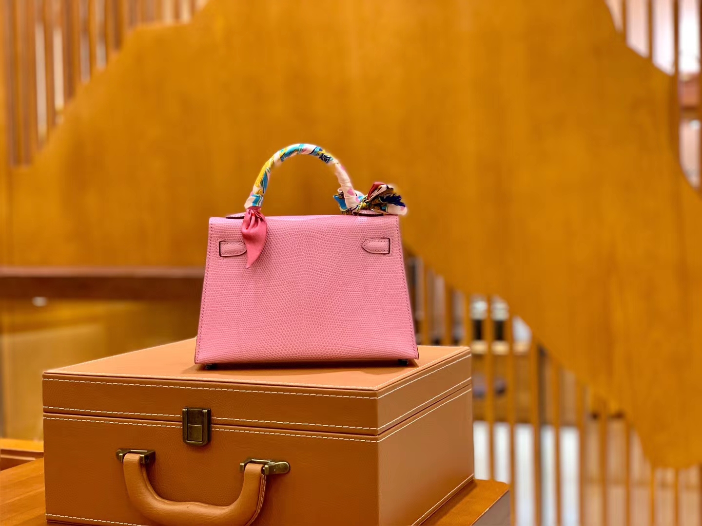 Hermès（爱马仕）迷你2代 19cm 樱花粉 金扣 南非野生蜥蜴皮  全手工缝制