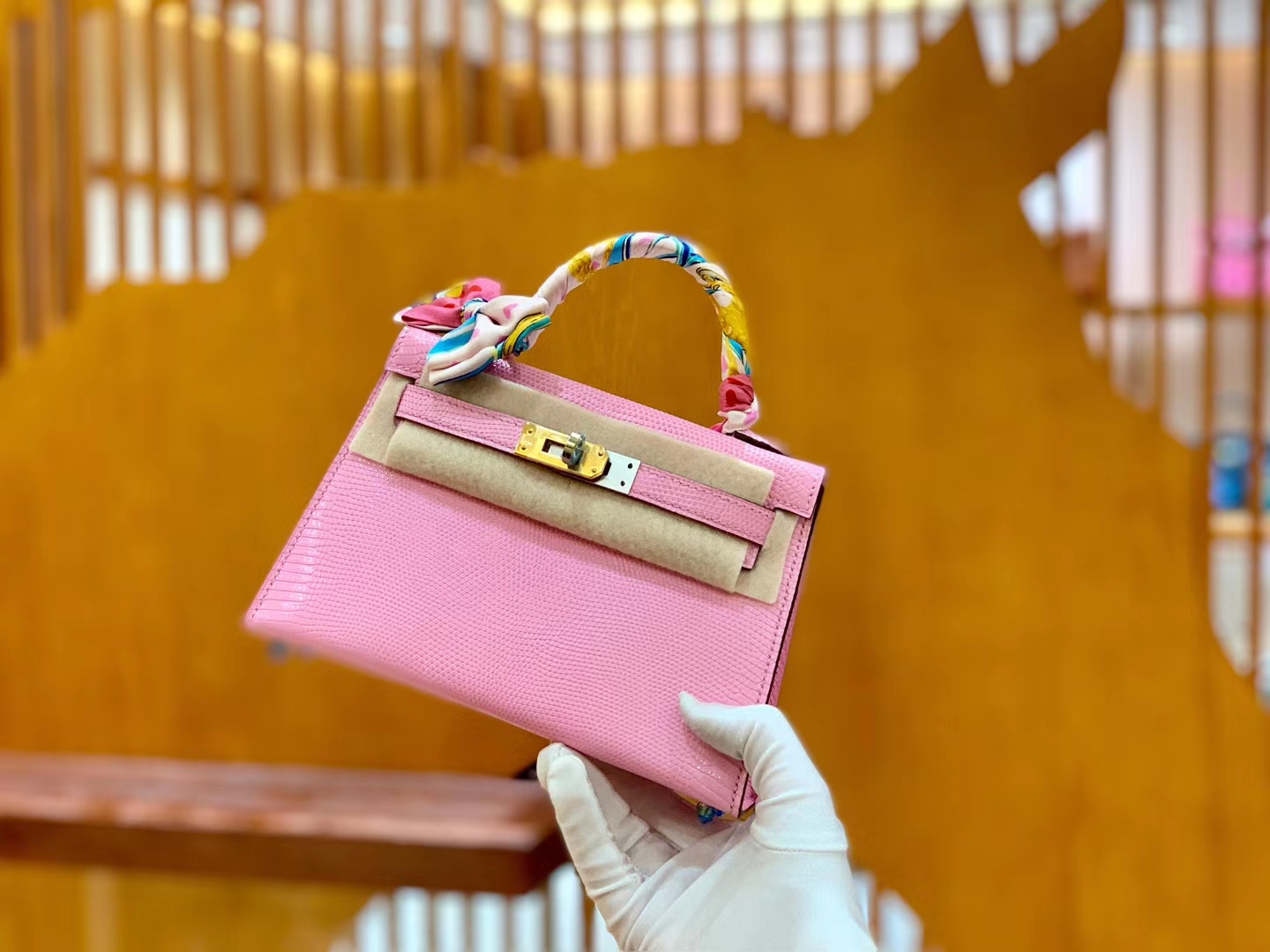 Hermès（爱马仕）迷你2代 19cm 樱花粉 金扣 南非野生蜥蜴皮  全手工缝制