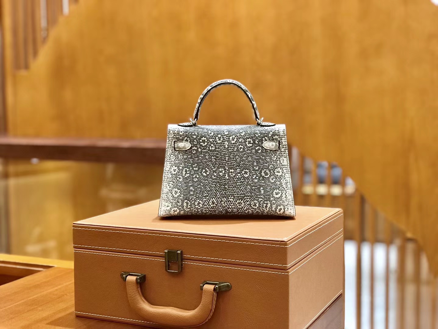 Hermès（爱马仕）迷你2代 19cm 雪花原色 银扣 蜥蜴皮 全手工缝制