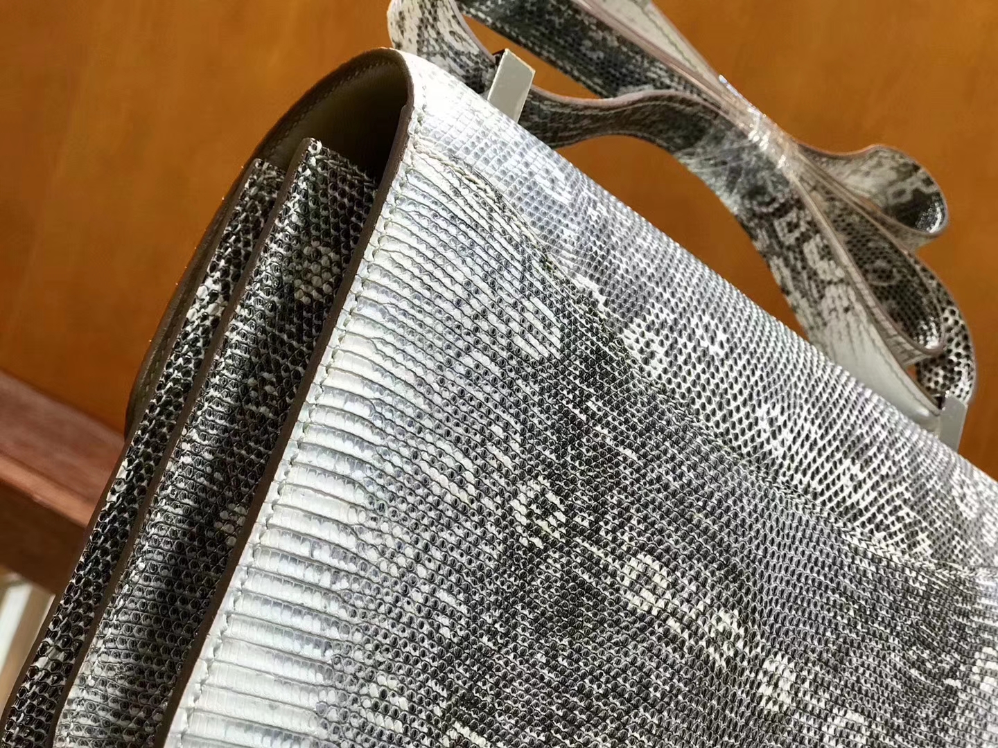 Hermès（爱马仕）Constance 24cm 原色 蜥蜴雪花 南非蜥蜴皮全手工缝制