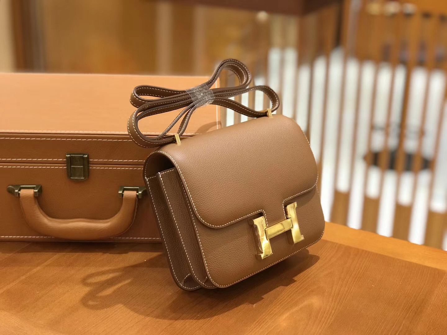Hermès（爱马仕）Constance 18cm swift 牛皮 金棕色 金扣 全手工缝制 现货