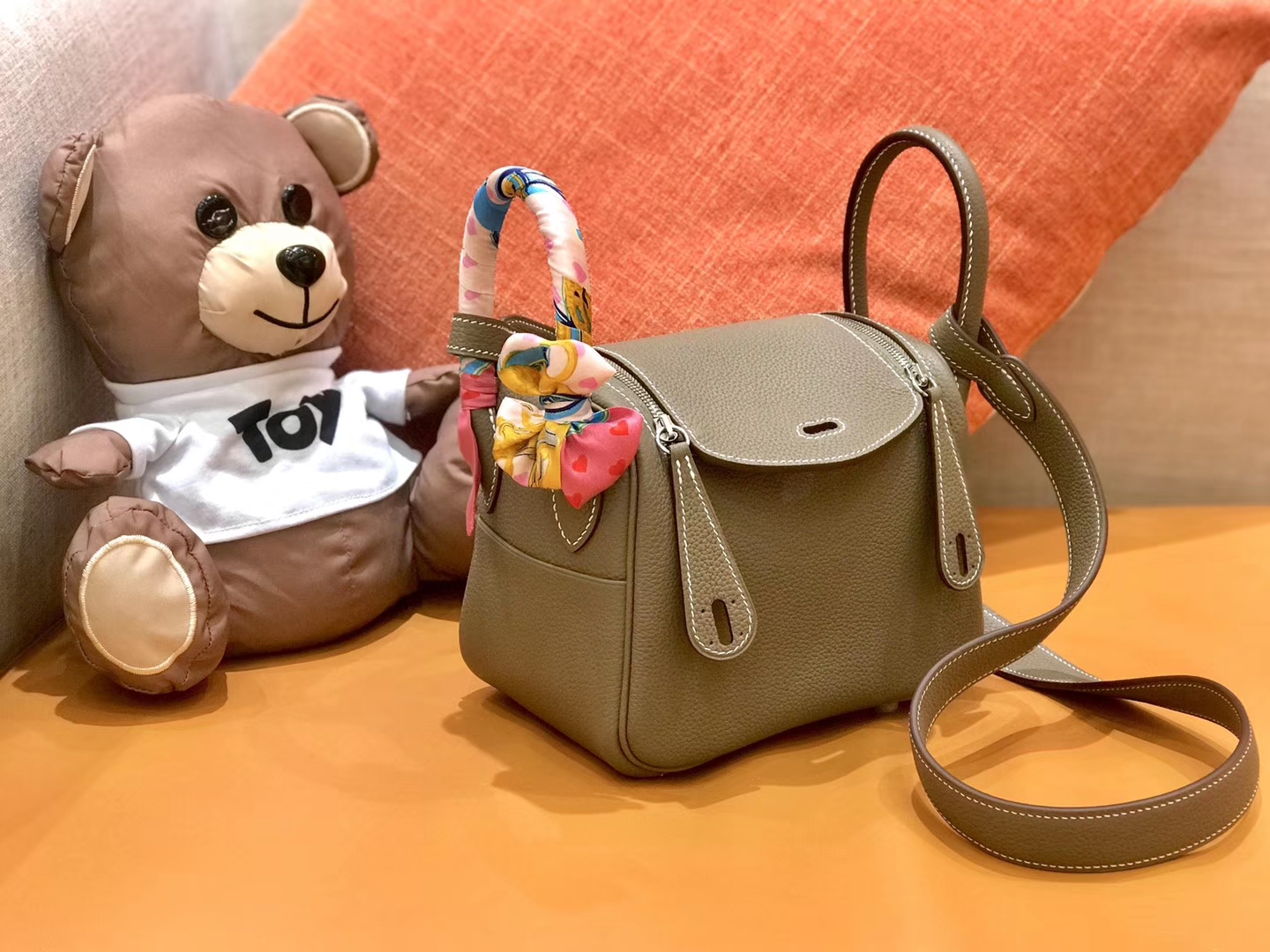 Hermès（爱马仕）Lindy 18cm 大象灰 银扣 小牛皮 全手工缝制