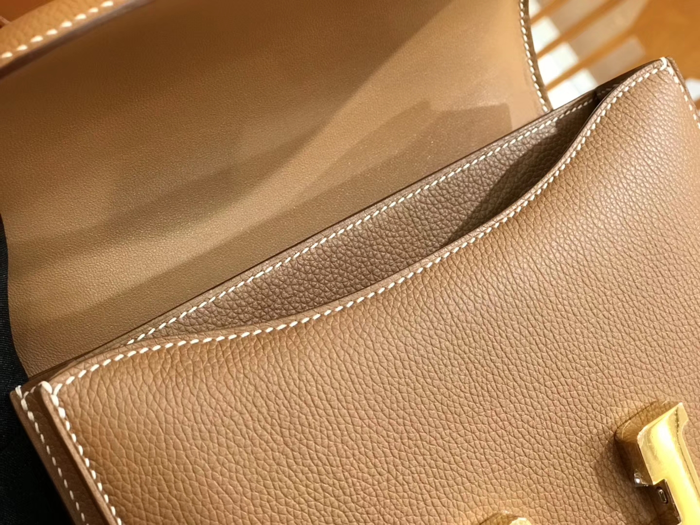 Hermès（爱马仕）Constance 18cm swift 牛皮 金棕色 金扣 全手工缝制 现货