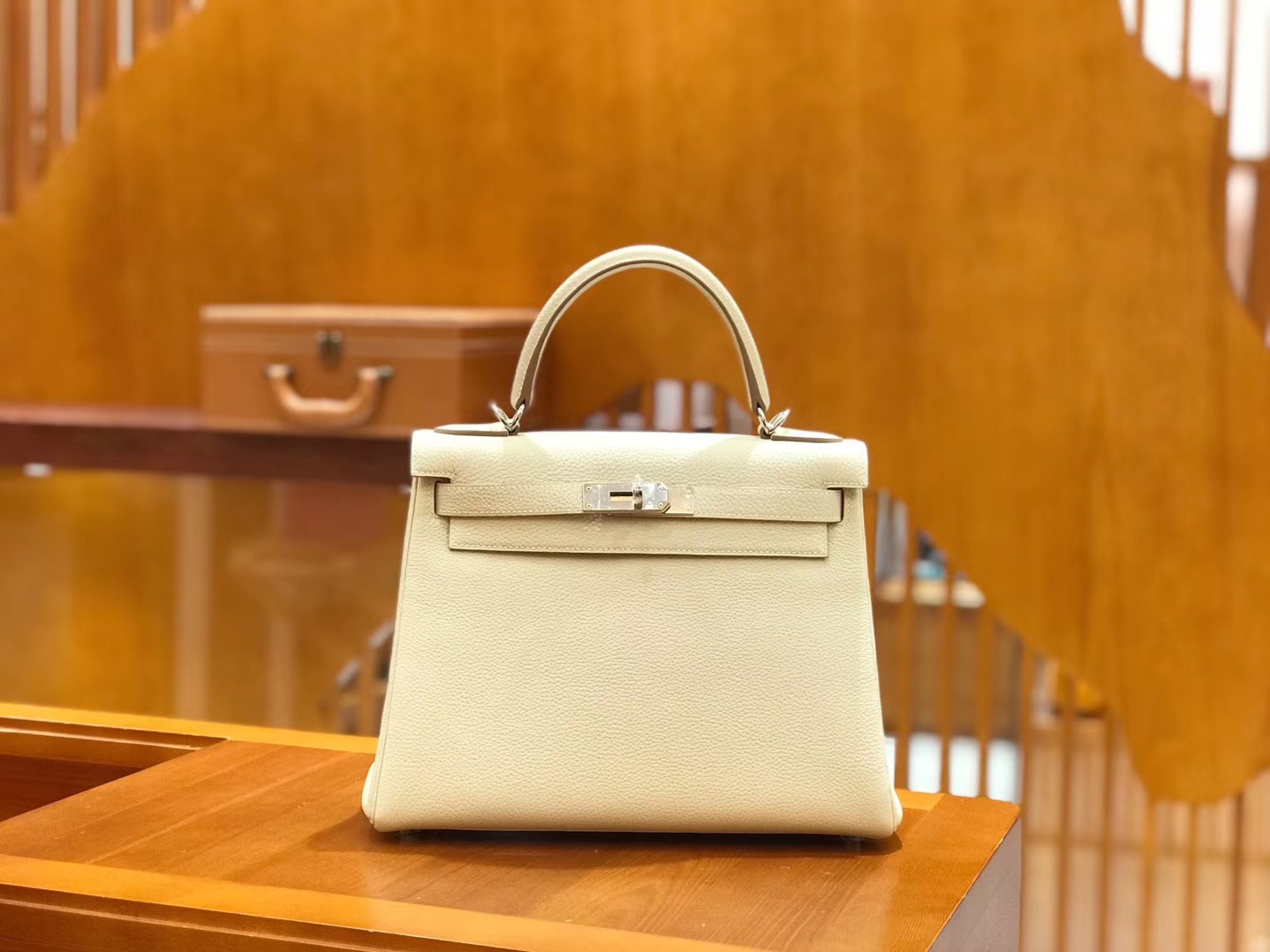 Hermès（爱马仕）Kelly 28cm togo 牛皮 奶昔白 银扣 全手工缝制 现货