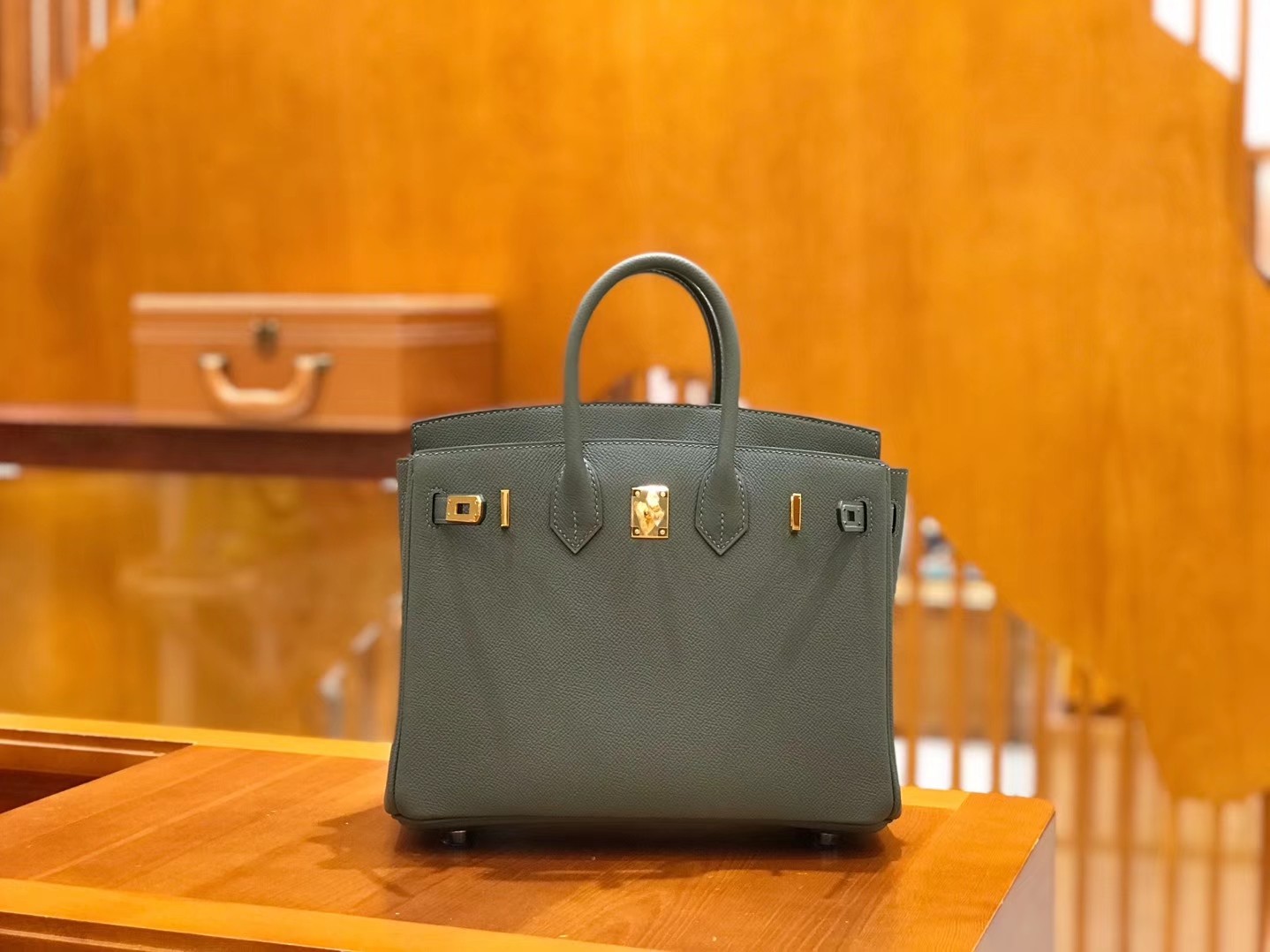 Hermès（爱马仕）Birkin 25cm 杏仁绿 金扣 掌纹牛皮 全手工缝制