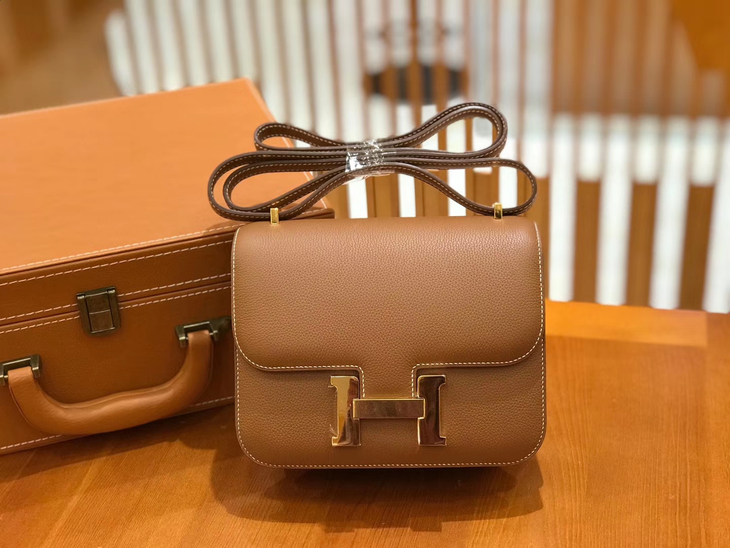 Hermès（爱马仕）Constance 18cm swift 牛皮 金棕色 金扣 全手工缝制 现货