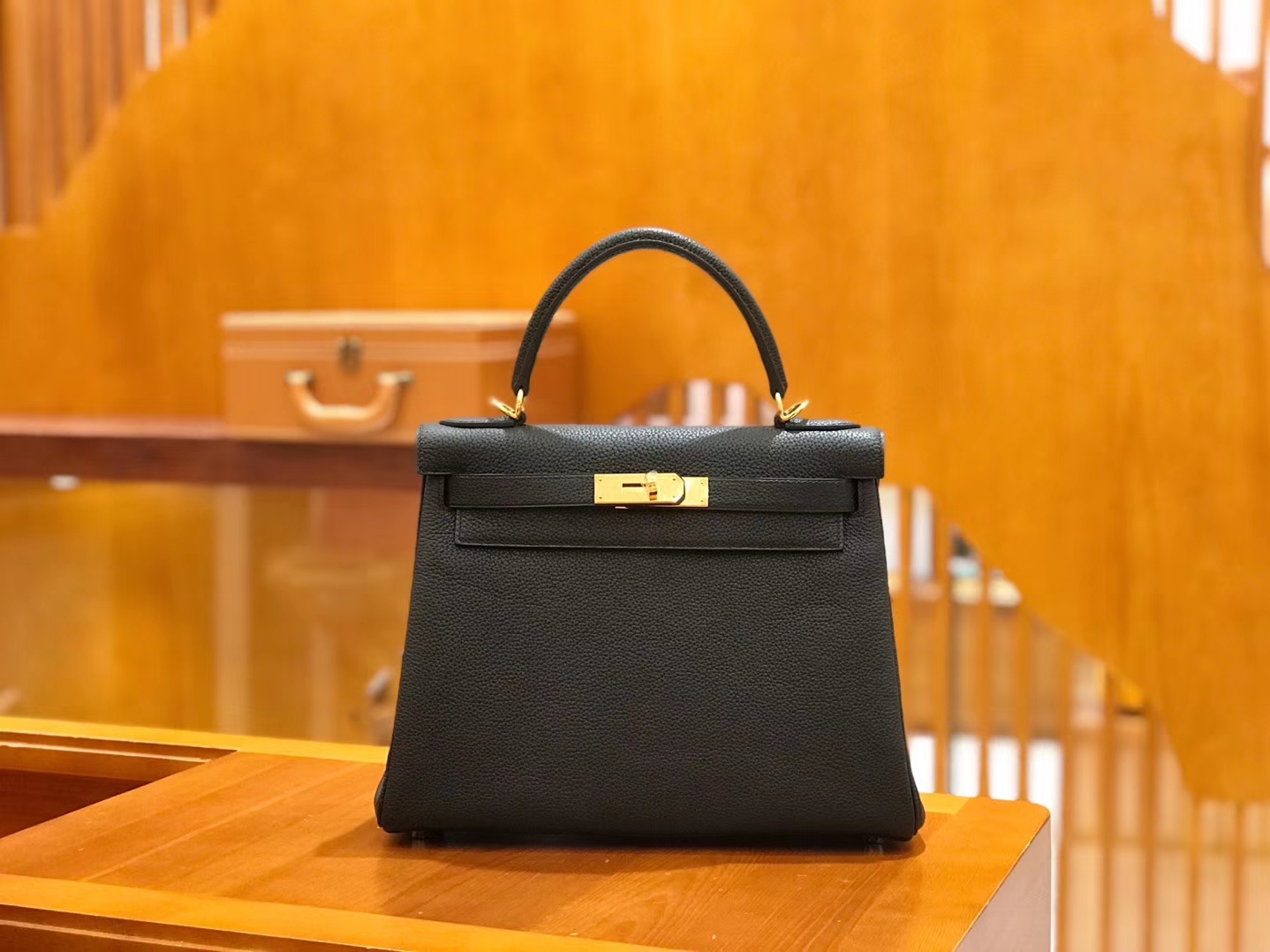 Hermès（爱马仕）Kelly 28cm togo 牛皮 经典黑 金扣 全手工缝制 现货