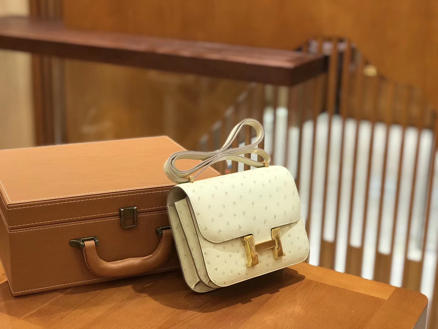 Hermès（爱马仕）Constance 18cm 鸵鸟皮 奶昔白 金扣 全手工缝制 现货