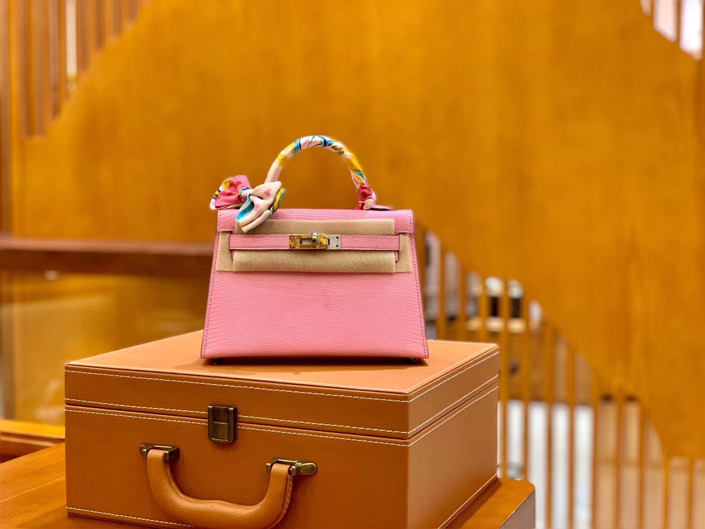 Hermès（爱马仕）迷你2代 19cm 樱花粉 金扣 南非野生蜥蜴皮  全手工缝制