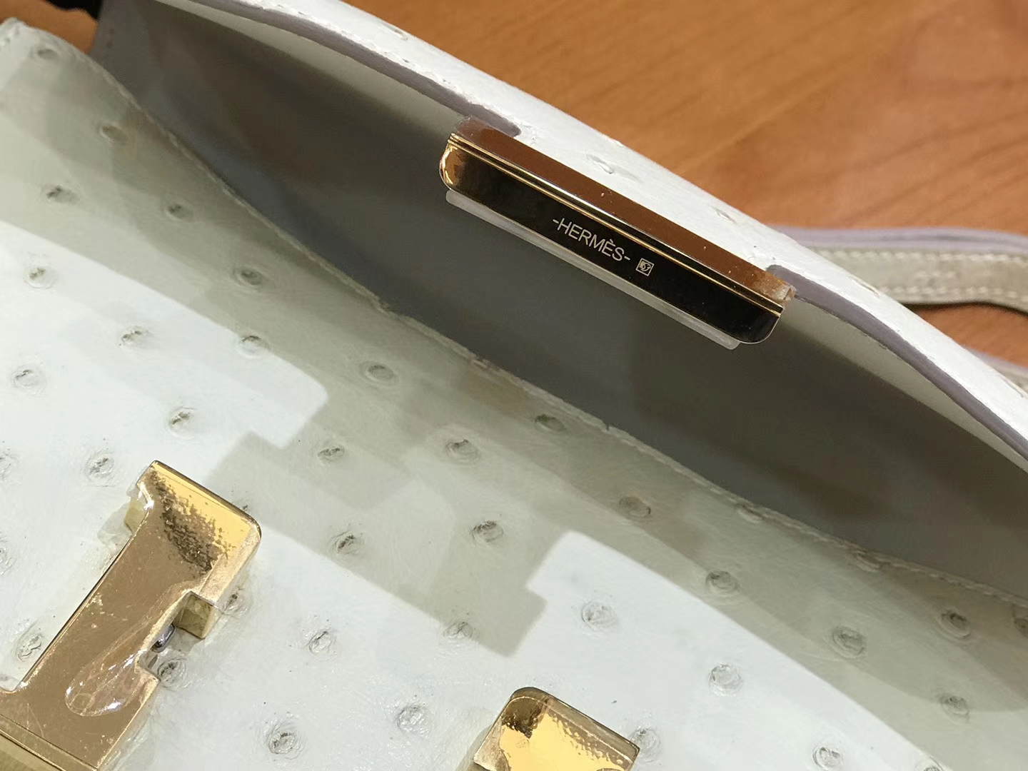 Hermès（爱马仕）Constance 18cm 鸵鸟皮 奶昔白 金扣 全手工缝制 现货