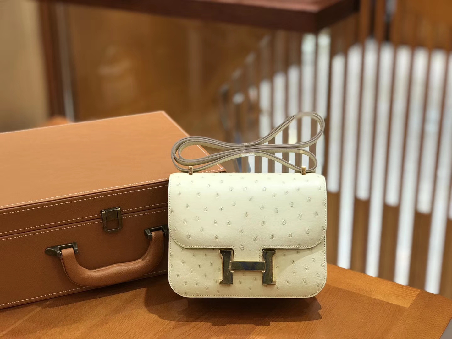Hermès（爱马仕）Constance 18cm 鸵鸟皮 奶昔白 金扣 全手工缝制 现货