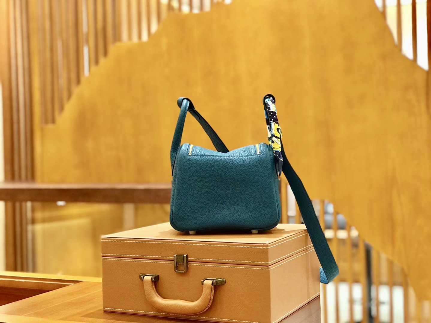 Hermès（爱马仕）Lindy 18cm 靛蓝色 金扣 全手工缝制
