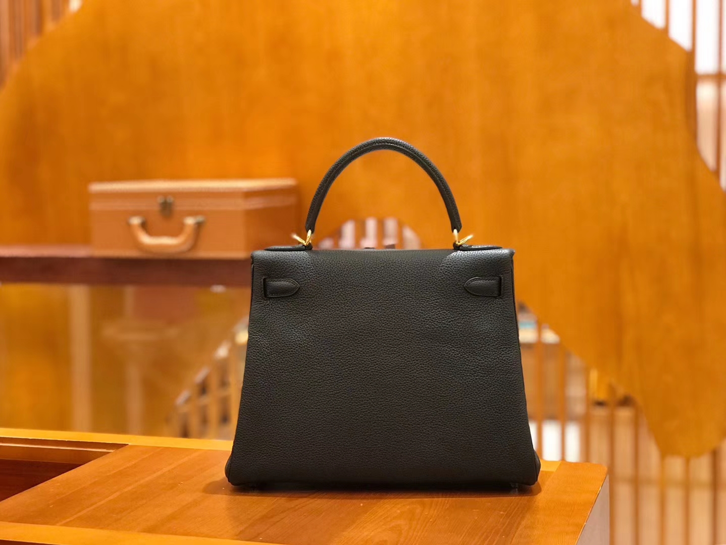 Hermès（爱马仕）Kelly 28cm togo 牛皮 经典黑 金扣 全手工缝制 现货