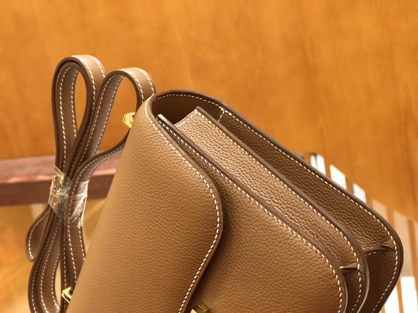 Hermès（爱马仕）Constance 18cm swift 牛皮 金棕色 金扣 全手工缝制 现货