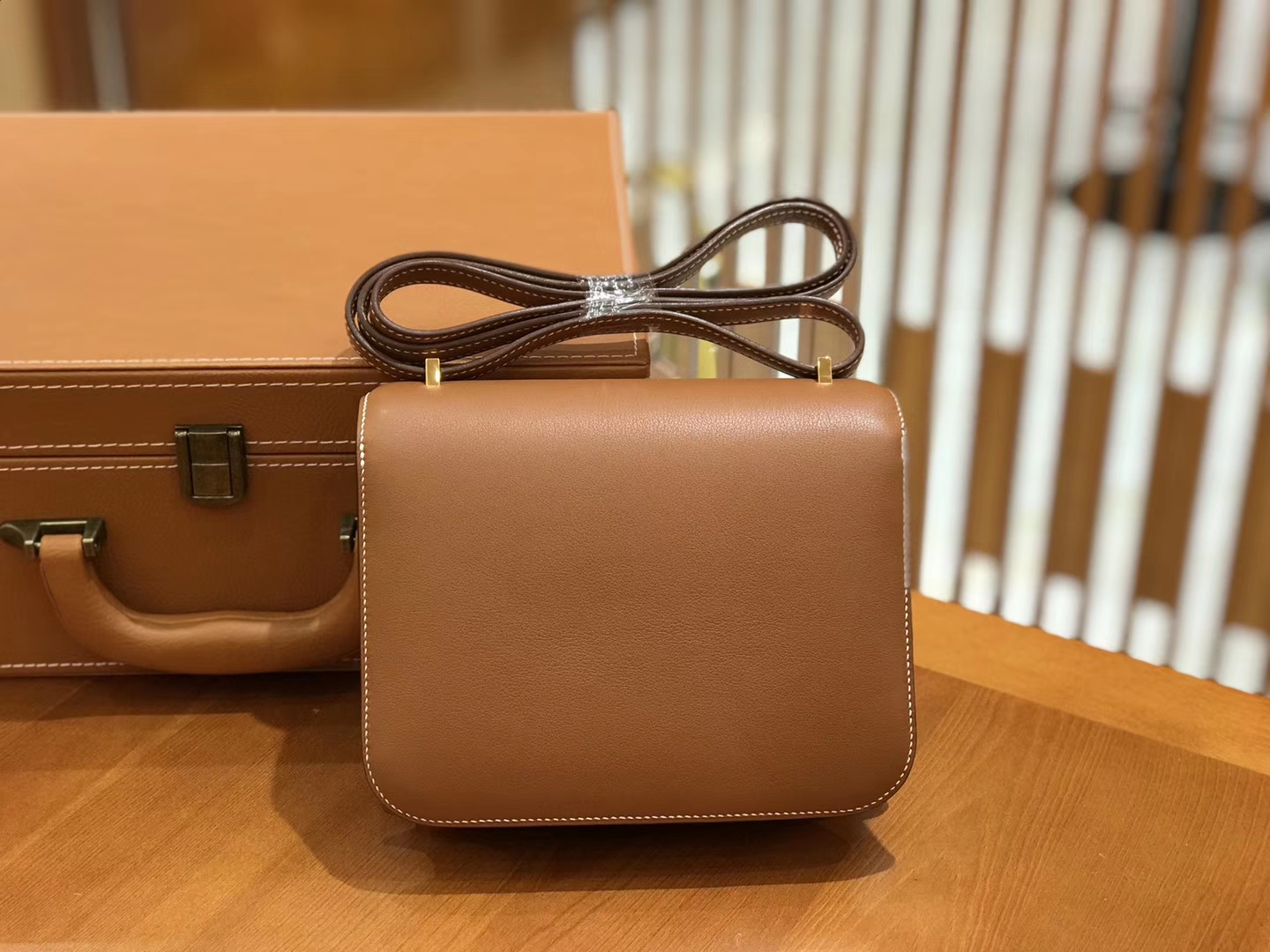 Hermès（爱马仕）Constance 18cm swift 牛皮 金棕色 金扣 全手工缝制 现货
