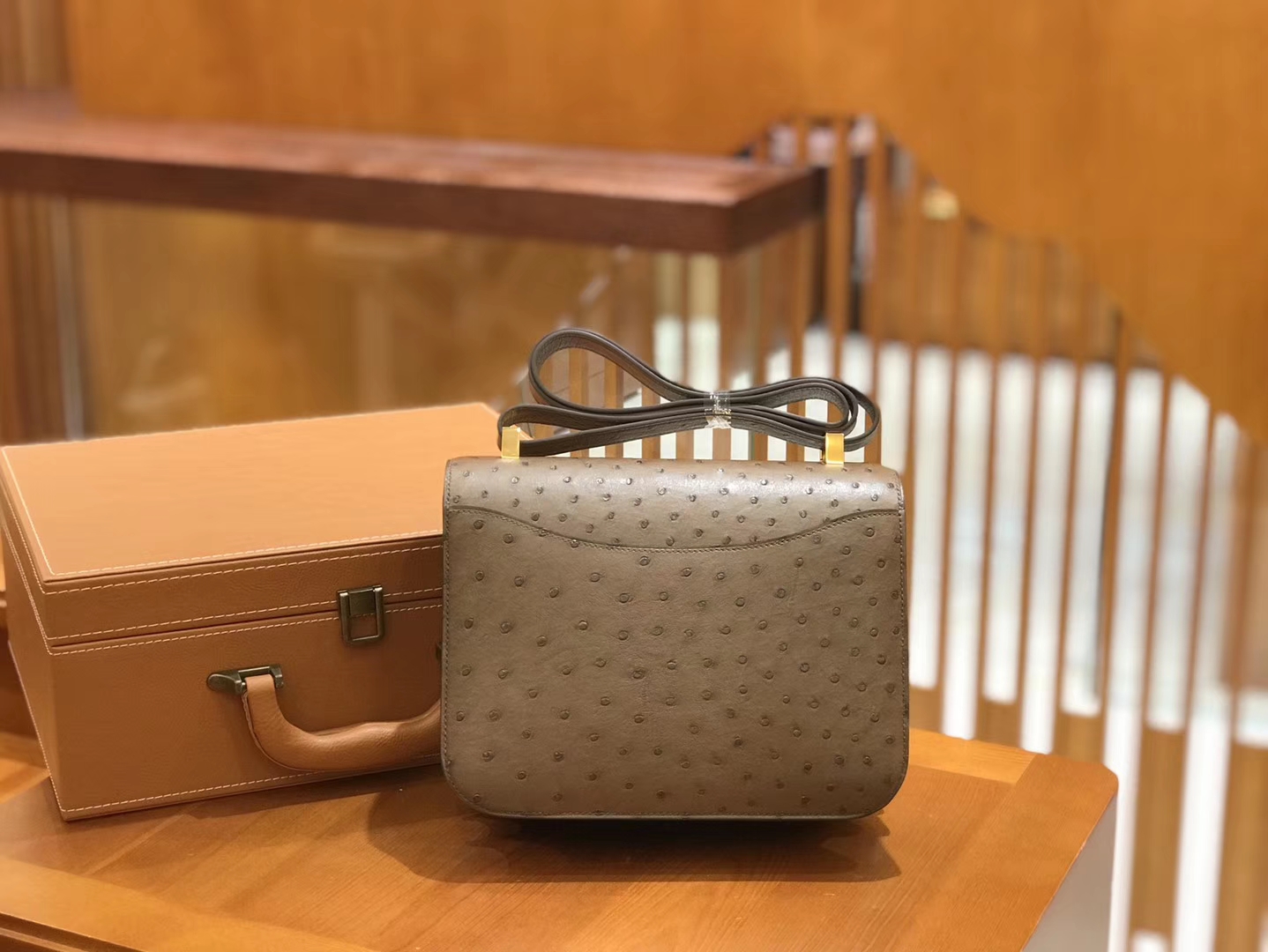 Hermès（爱马仕）Constance 18cm 鸵鸟皮 大象灰 金扣 全手工缝制 现货
