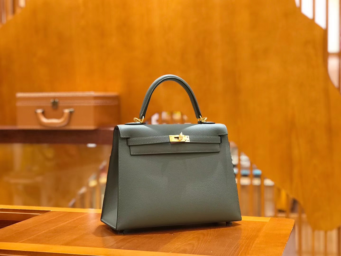 Hermès（爱马仕）Kelly 25cm 杏仁绿 金扣 掌纹牛皮 全手工缝制