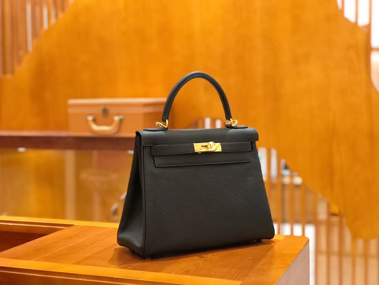 Hermès（爱马仕）Kelly 28cm togo 牛皮 经典黑 金扣 全手工缝制 现货