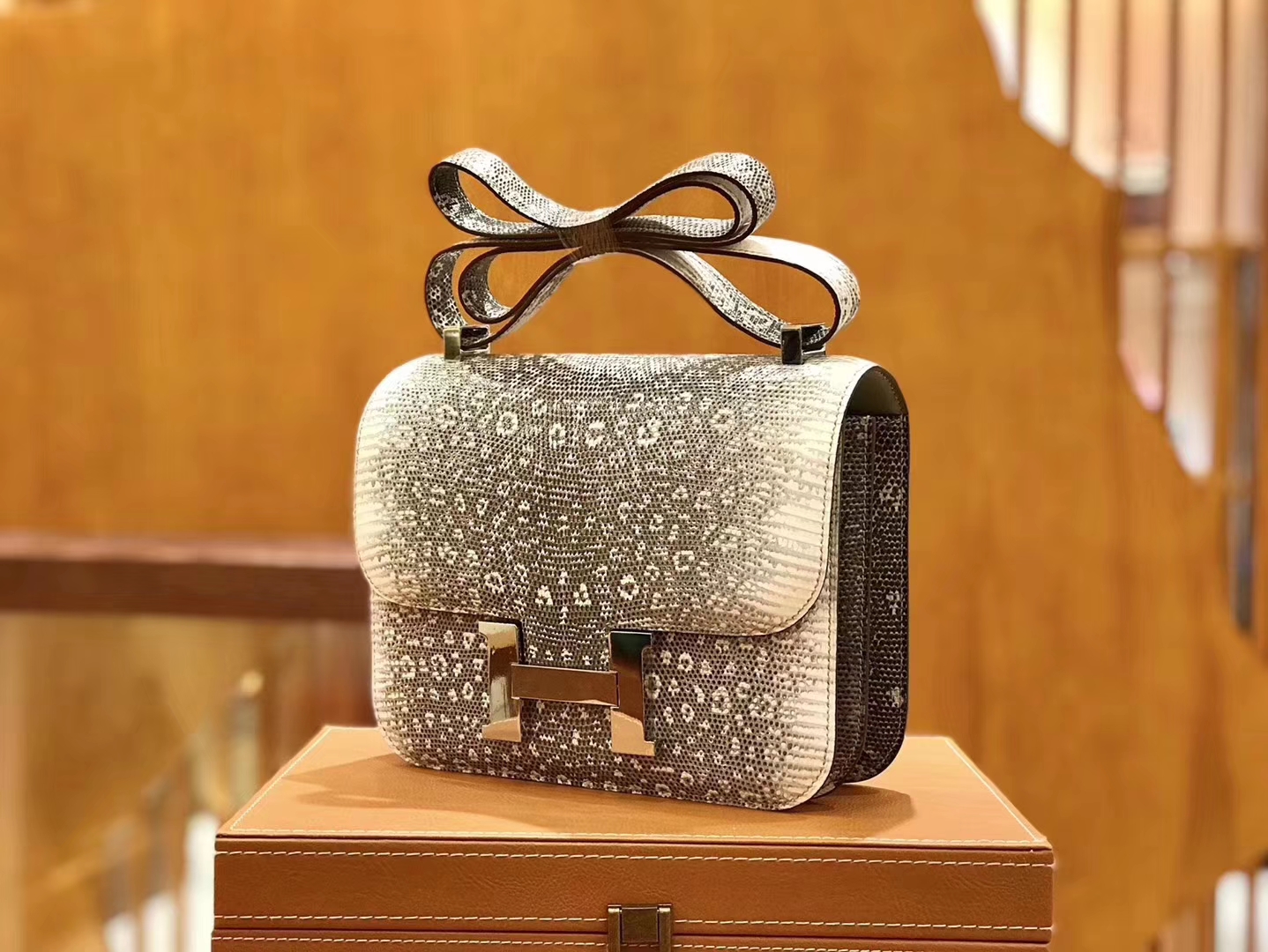 Hermès（爱马仕）Constance 24cm 原色 蜥蜴雪花 南非蜥蜴皮全手工缝制