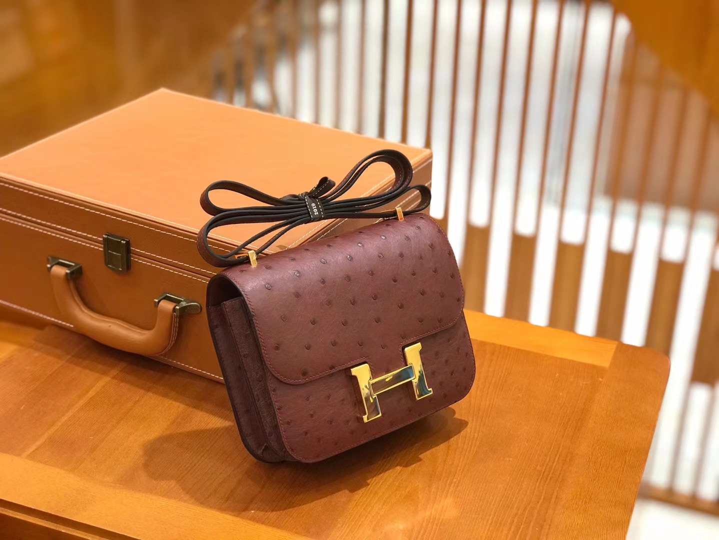 Hermès（爱马仕）Constance 康斯坦18cm 鸵鸟皮 波尔多酒红