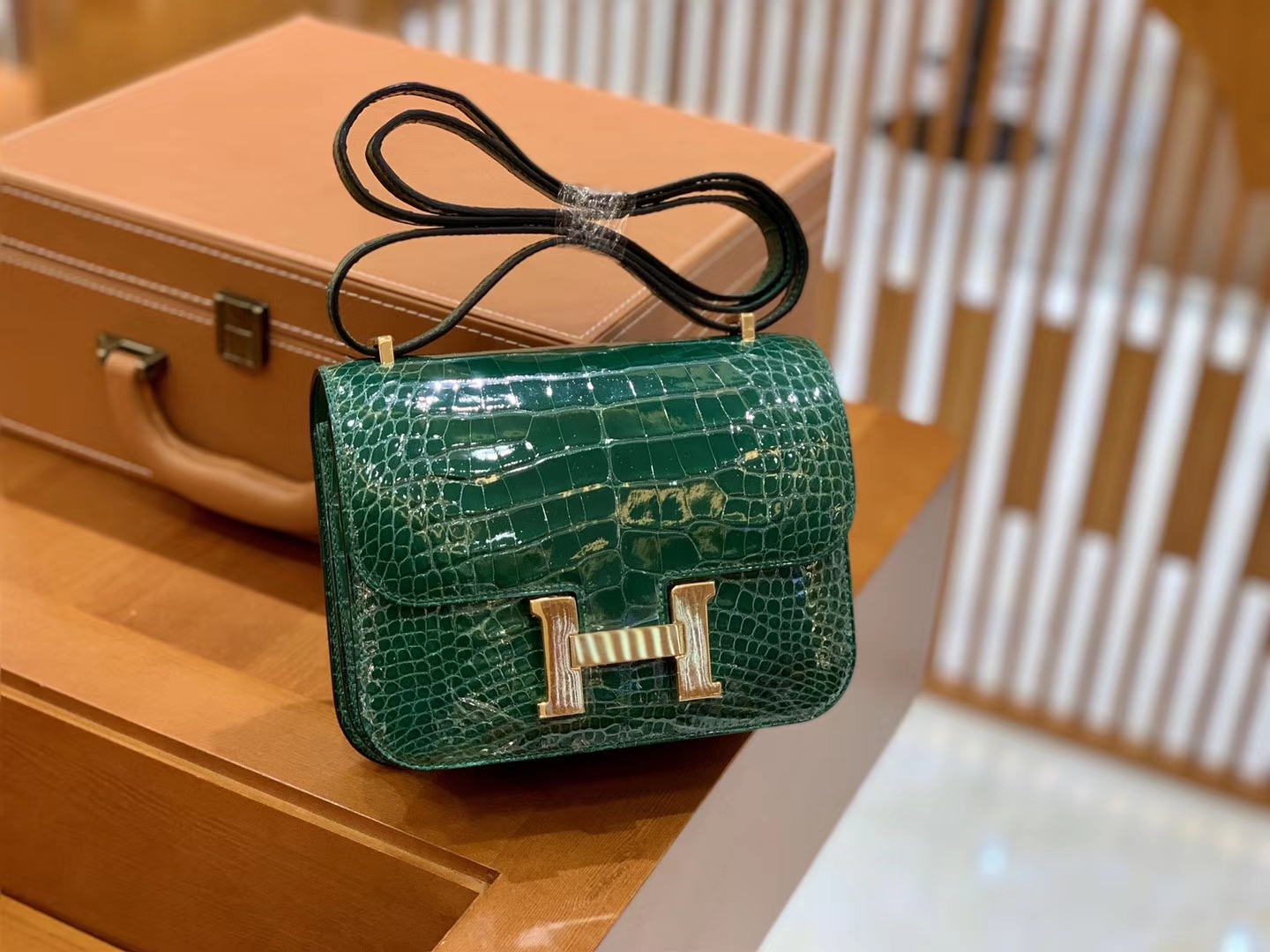 Hermès（爱马仕）Constance 18cm 美洲鳄鱼皮 翡翠绿 金扣 全手工缝制 现货