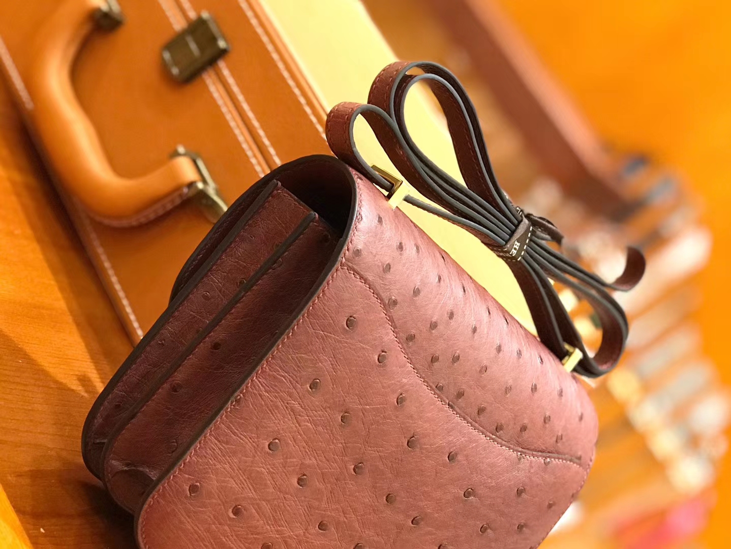 Hermès（爱马仕）Constance 康斯坦18cm 鸵鸟皮 波尔多酒红