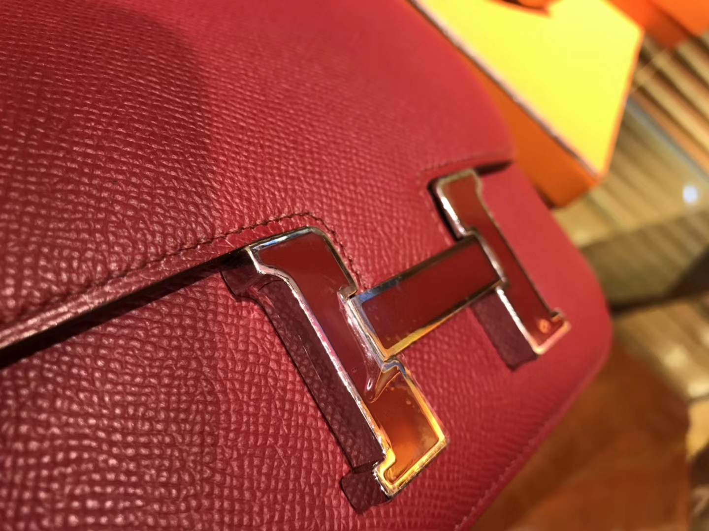 Hermès（爱马仕）Constance 18cm 石榴红 珐琅银扣 掌纹牛皮 全手工缝制 现货