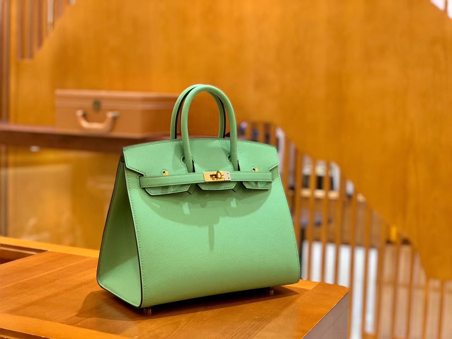 Hermès（爱马仕）Birkin 25cm 掌纹牛皮 牛油果绿 金扣 外缝