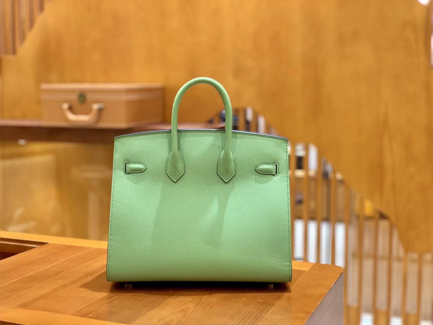 Hermès（爱马仕）Birkin 25cm 掌纹牛皮 牛油果绿 金扣 外缝