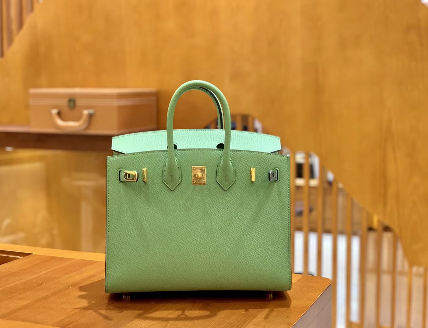Hermès（爱马仕）Birkin 25cm 掌纹牛皮 牛油果绿 金扣 外缝
