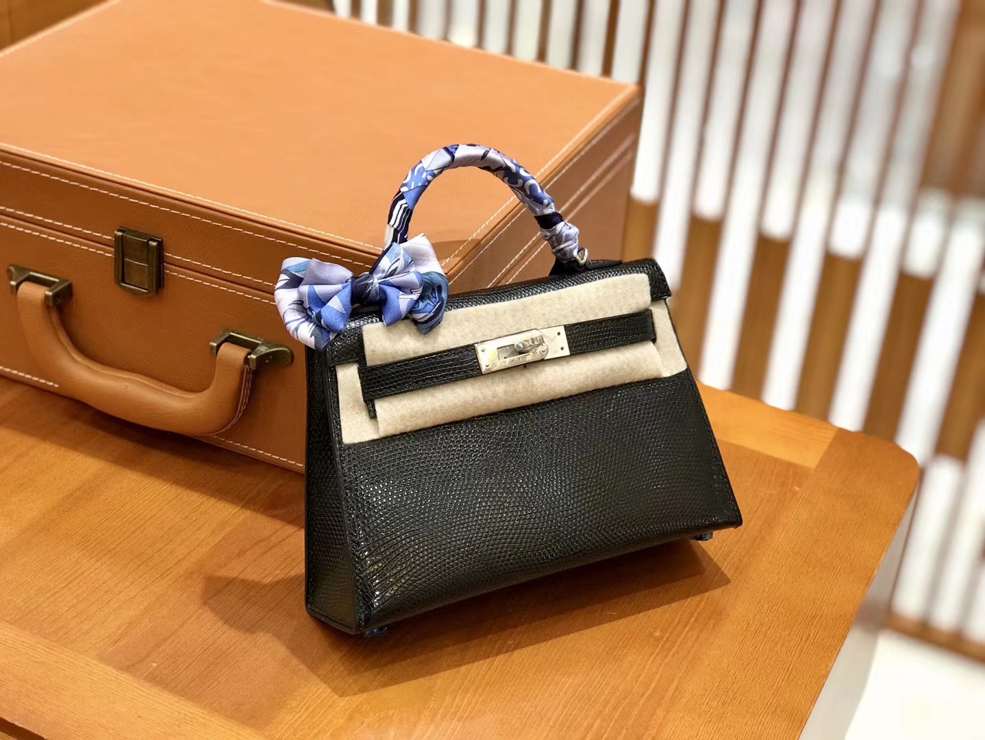 Hermès（爱马仕）新增现货 2代 19cm 南非野生蜥蜴皮 经典黑 银扣 全手工缝制